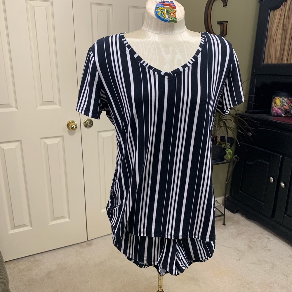 Bobbie Brooks 2 piece Shorts Set Size L
